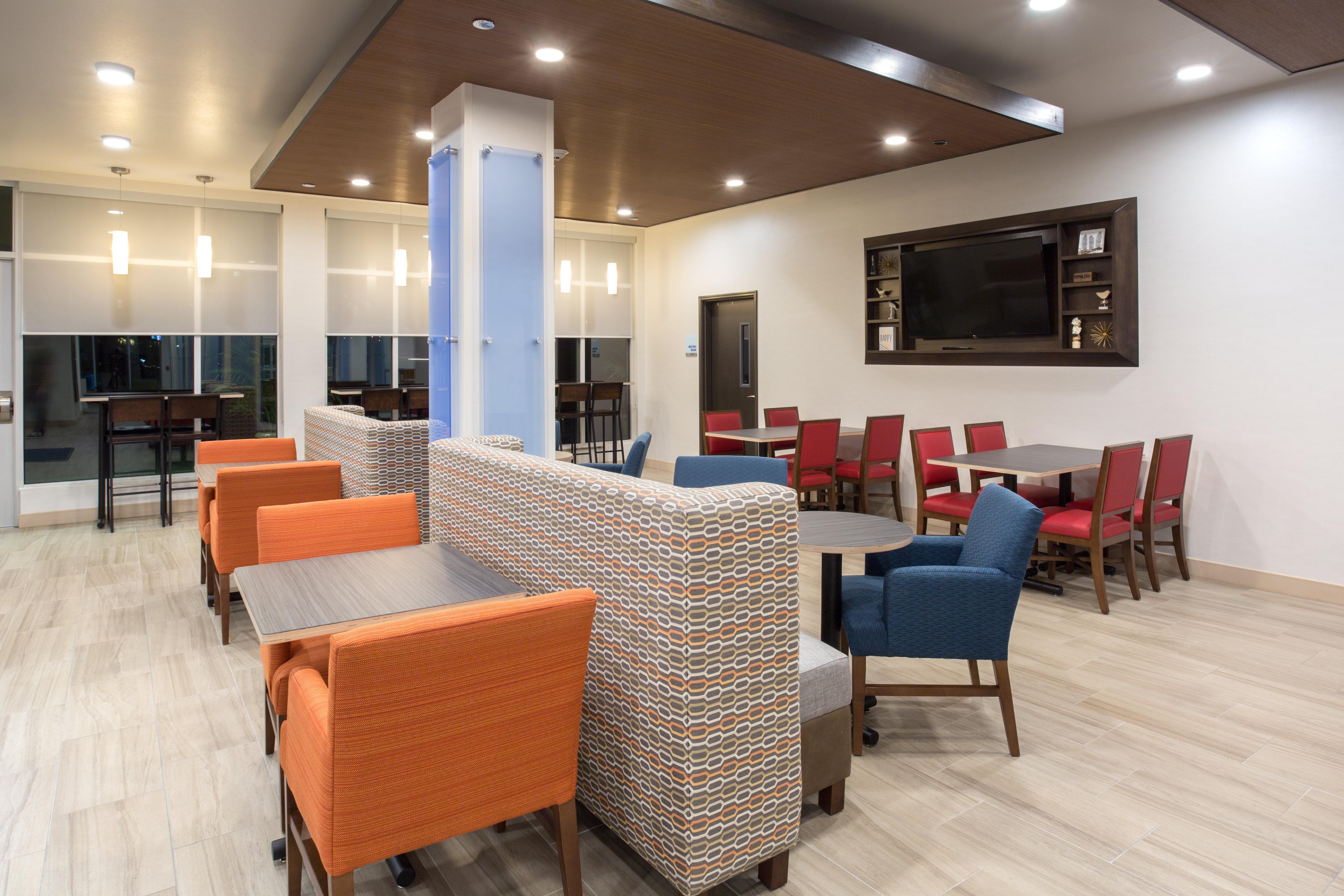 Holiday Inn Express & Suites Lincoln I - 80 By Ihg Εξωτερικό φωτογραφία